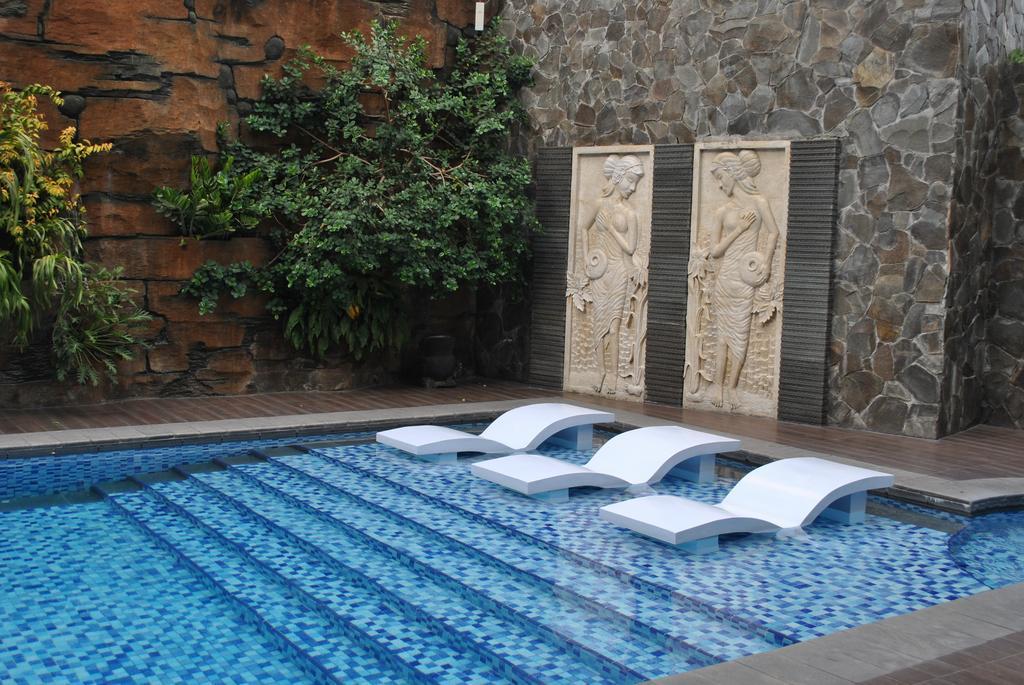 Hotel Arjuna Jogjakarta Buitenkant foto