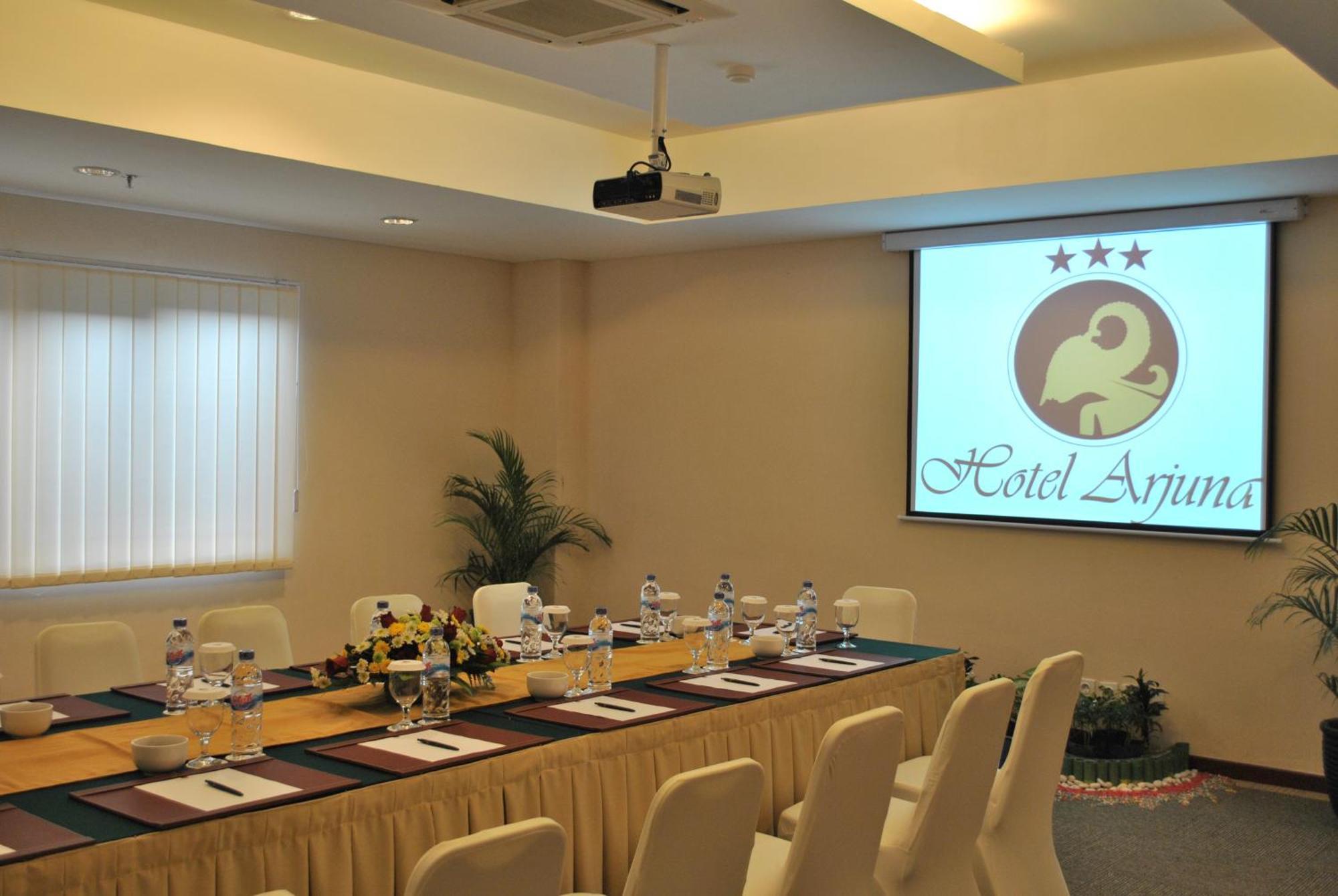 Hotel Arjuna Jogjakarta Buitenkant foto