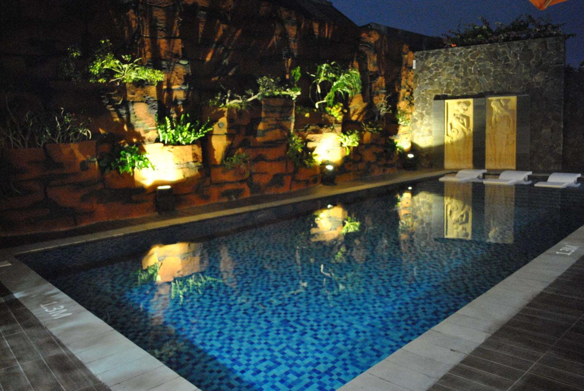 Hotel Arjuna Jogjakarta Buitenkant foto