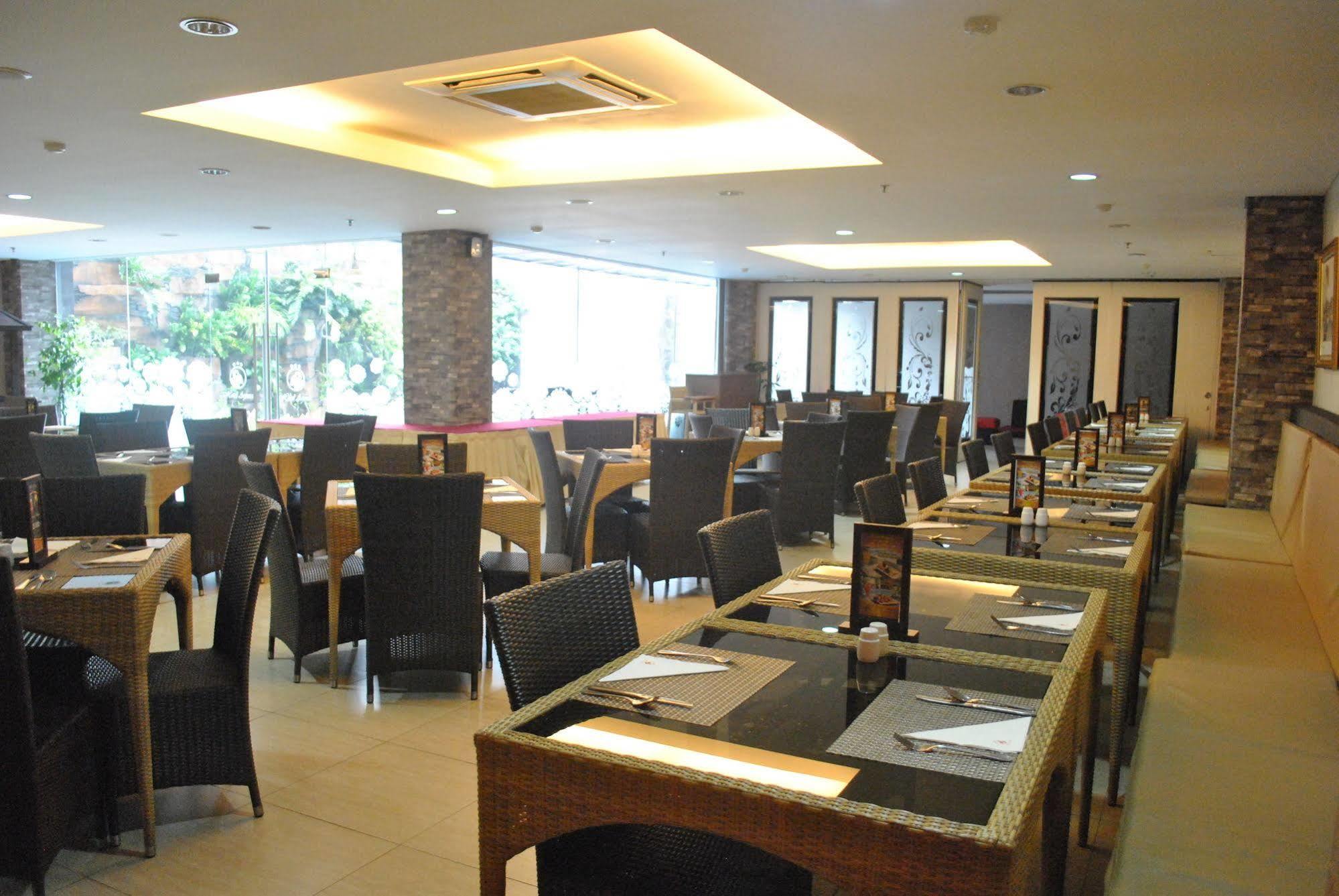 Hotel Arjuna Jogjakarta Buitenkant foto