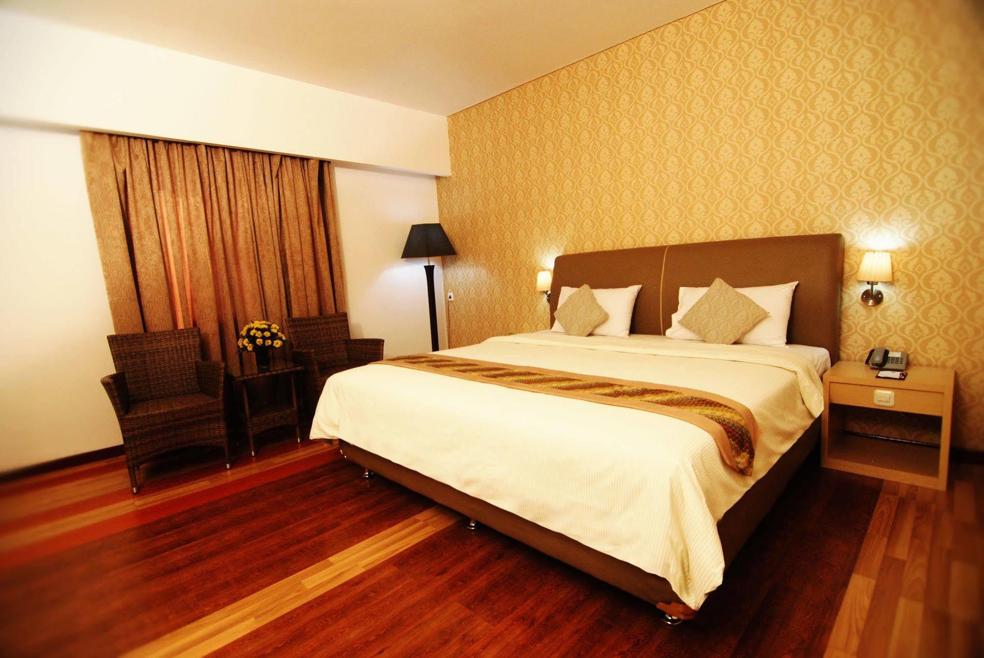 Hotel Arjuna Jogjakarta Buitenkant foto