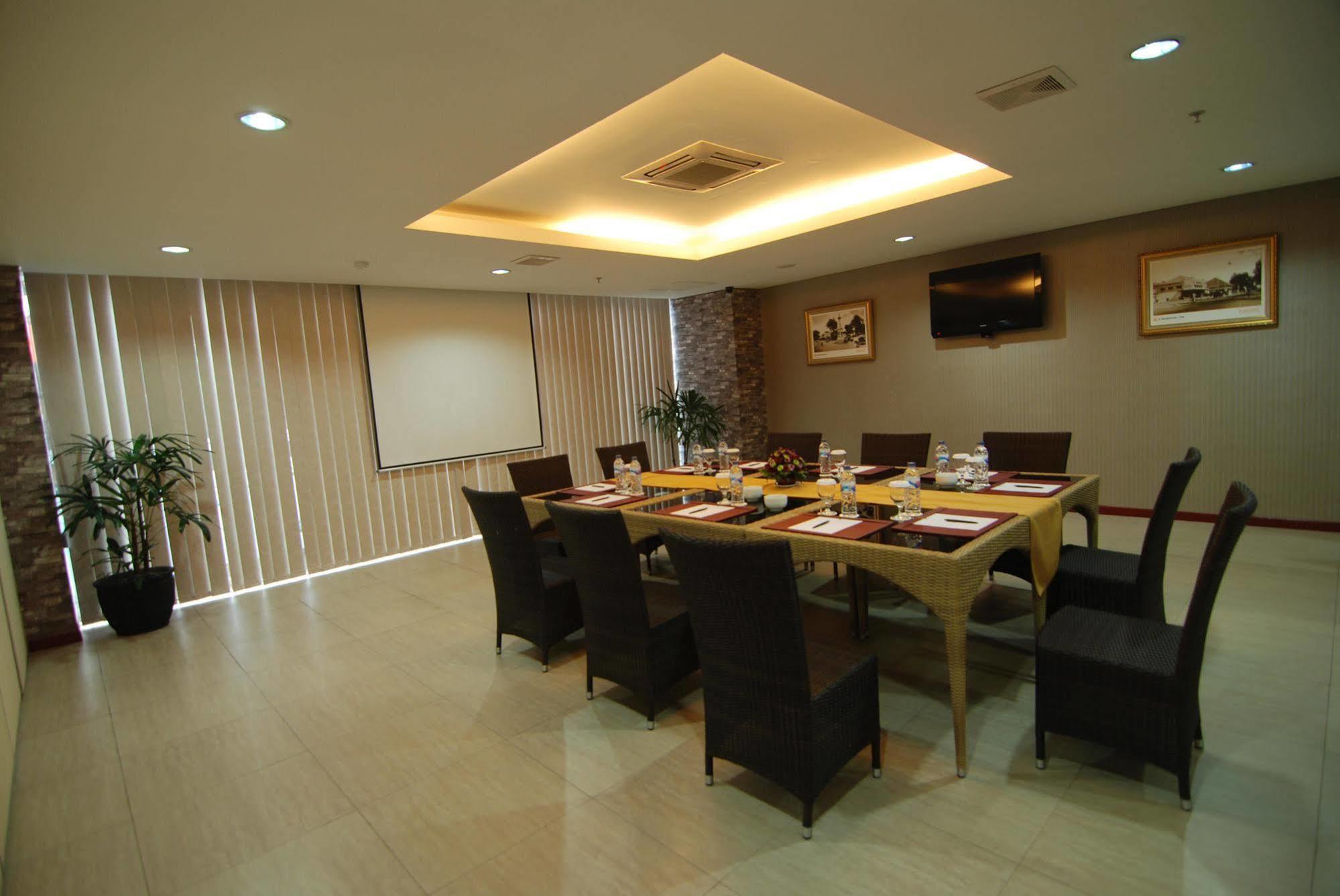 Hotel Arjuna Jogjakarta Buitenkant foto