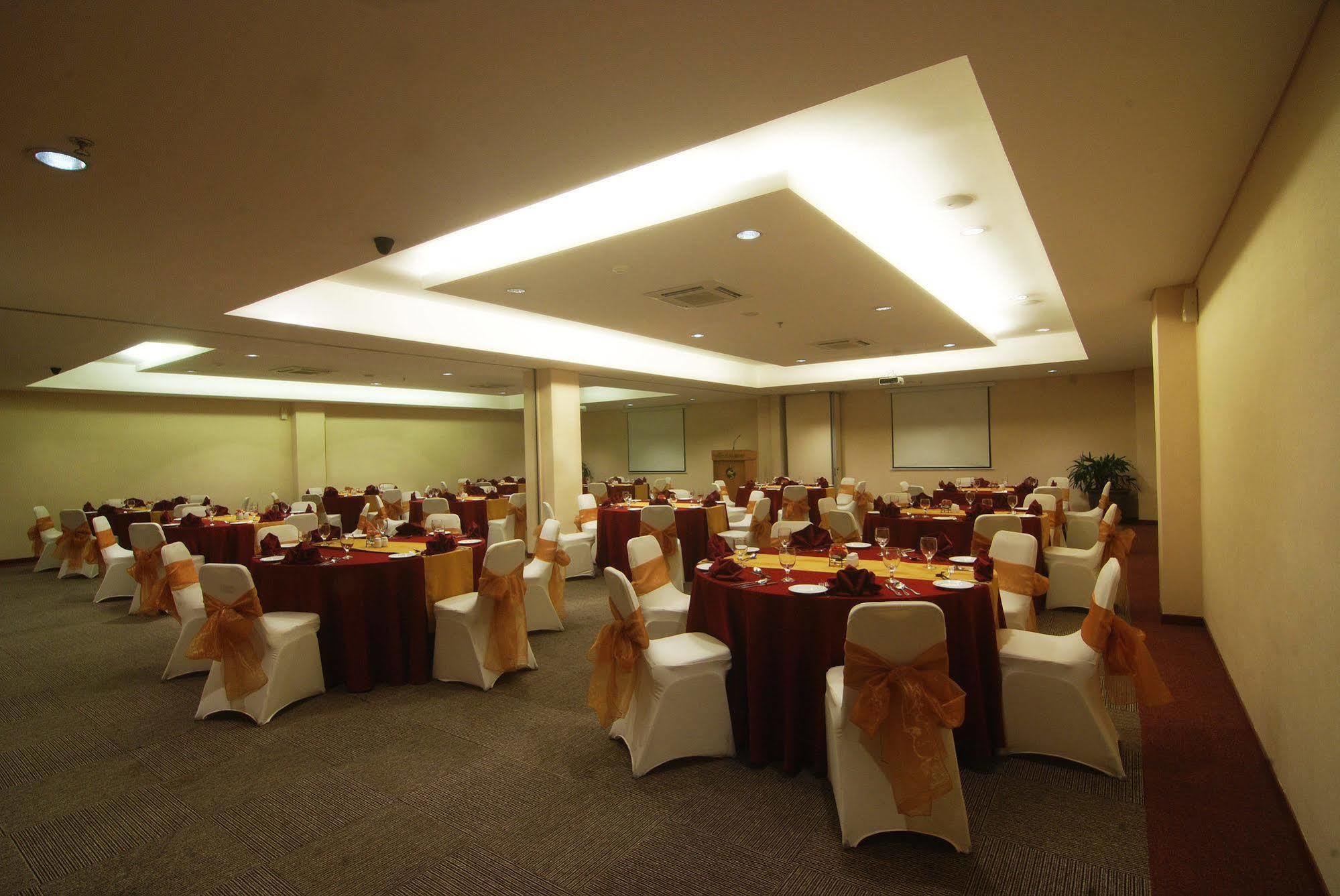 Hotel Arjuna Jogjakarta Buitenkant foto