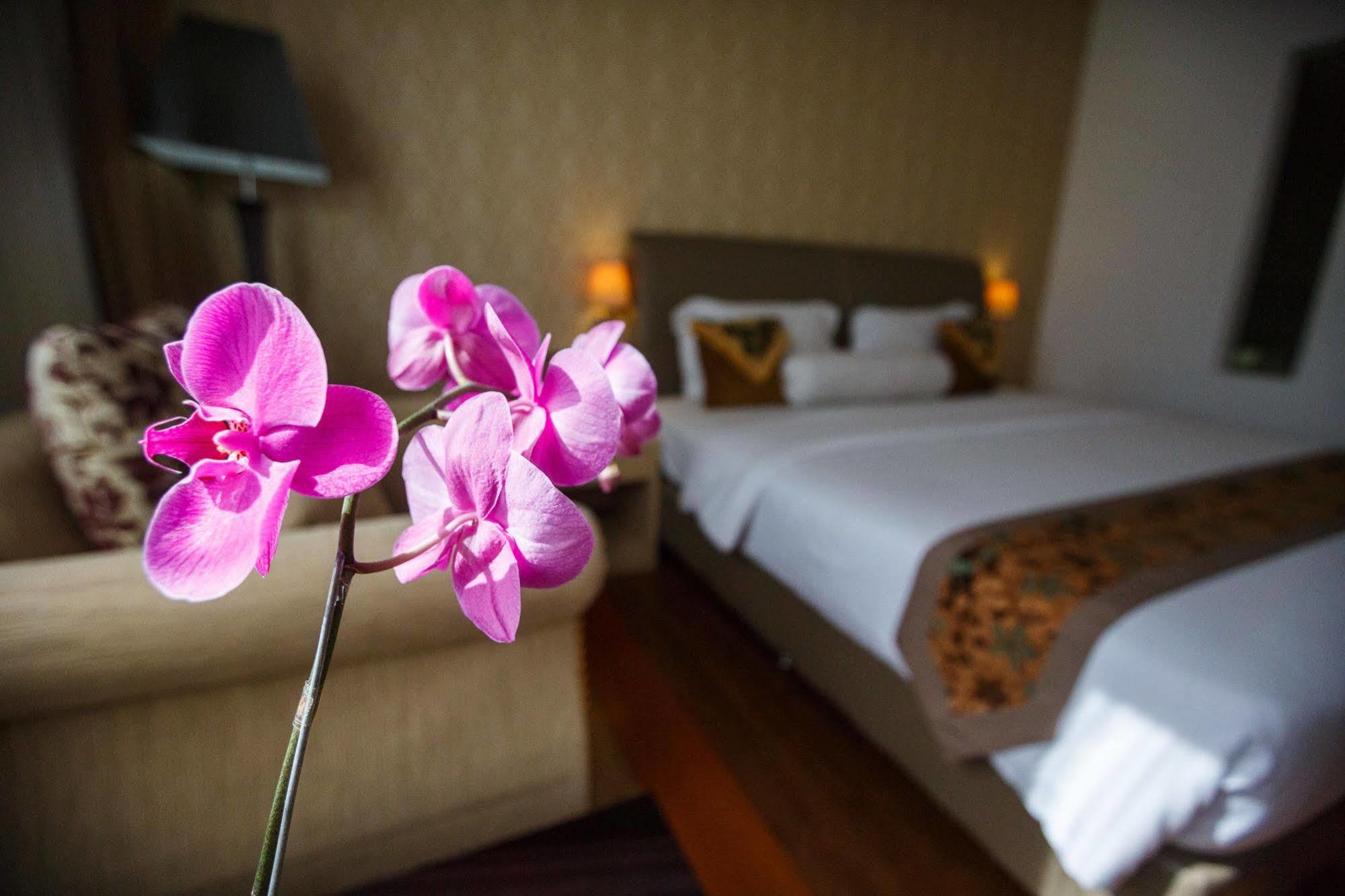 Hotel Arjuna Jogjakarta Buitenkant foto
