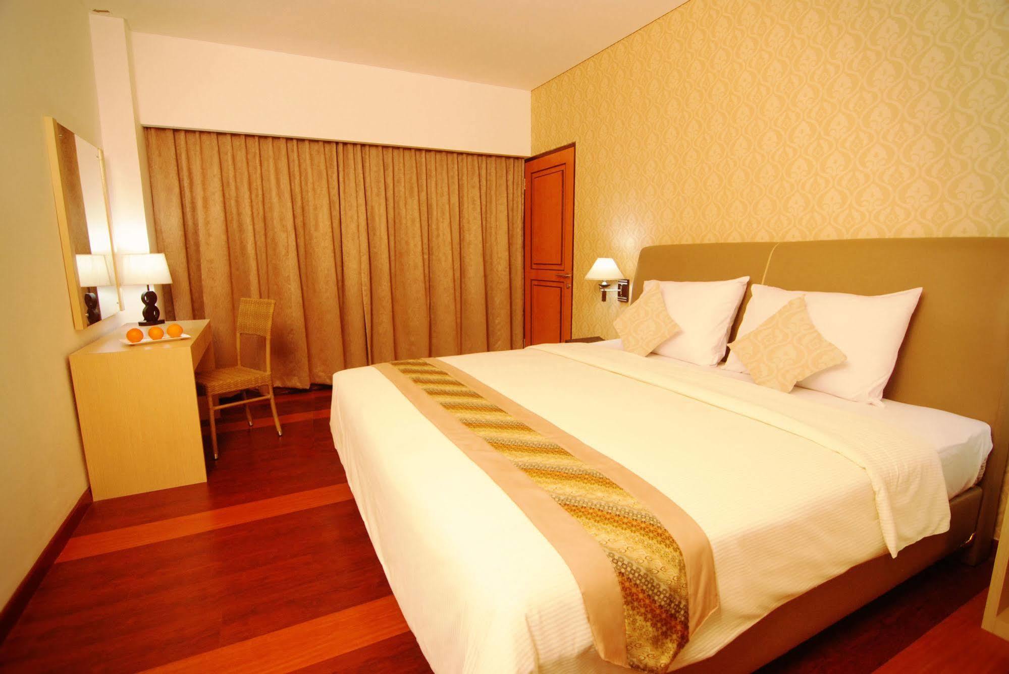 Hotel Arjuna Jogjakarta Buitenkant foto