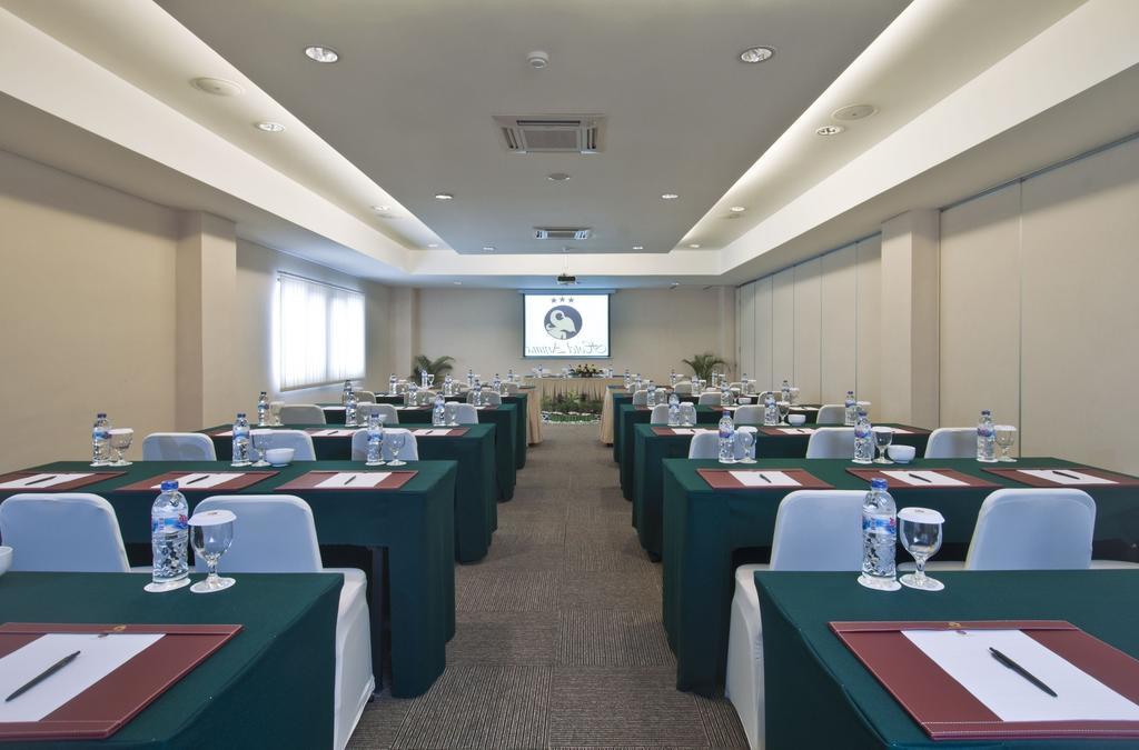 Hotel Arjuna Jogjakarta Buitenkant foto