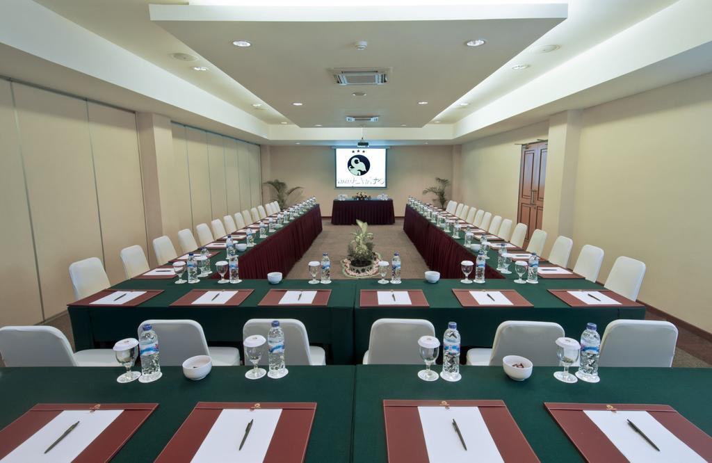 Hotel Arjuna Jogjakarta Buitenkant foto
